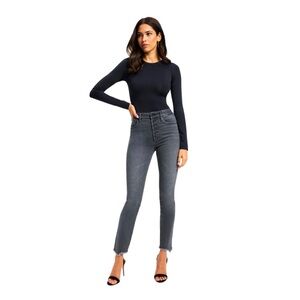 NWT’s🏷️ Good American Good Legs Exposed Button Frayed Ankle Cigarette Jeans 👖 🤩